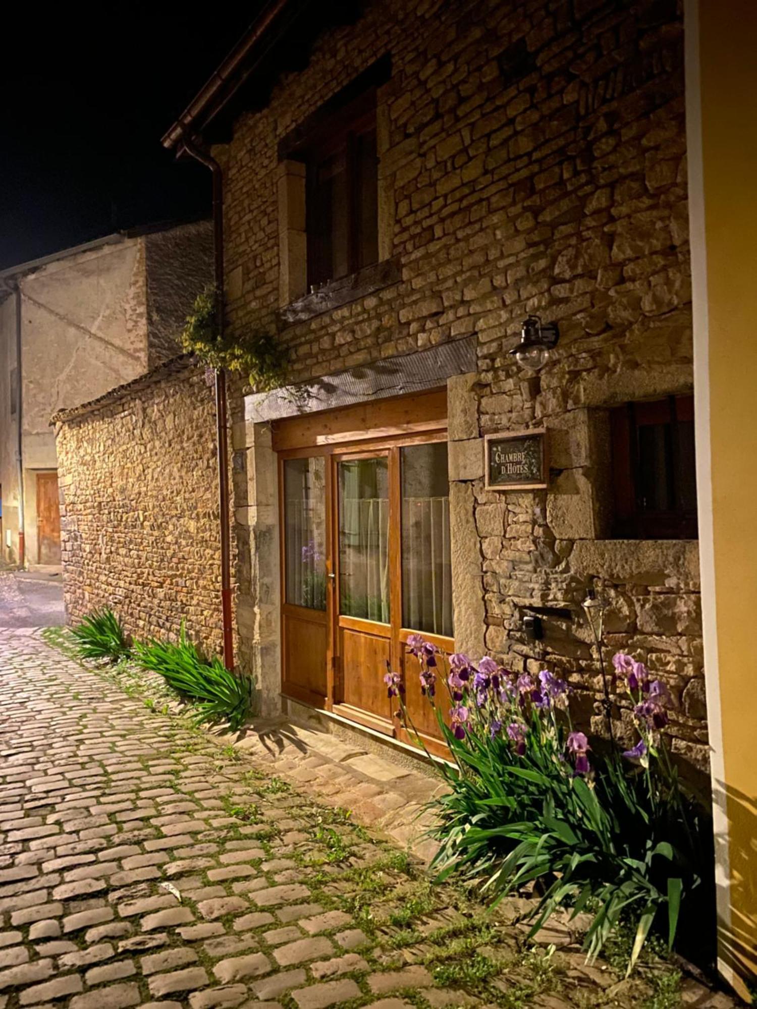Chambre Les Marguerites Клюни Экстерьер фото